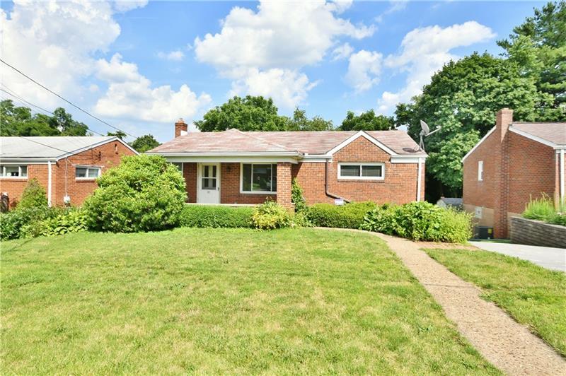 Property Photo: 531 Lebanon Manor Dr PA 15122