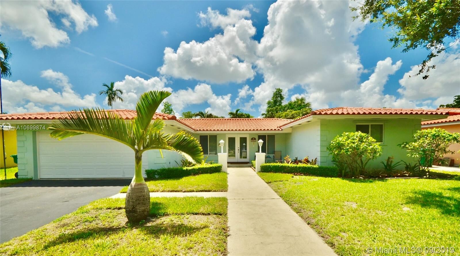 Property Photo: 14521 Palmetto Palm Ave FL 33014