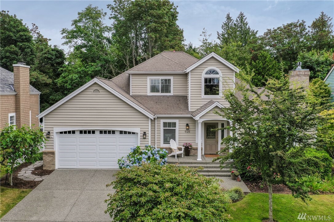 Property Photo:  928 Cherry Ave NE  WA 98110 