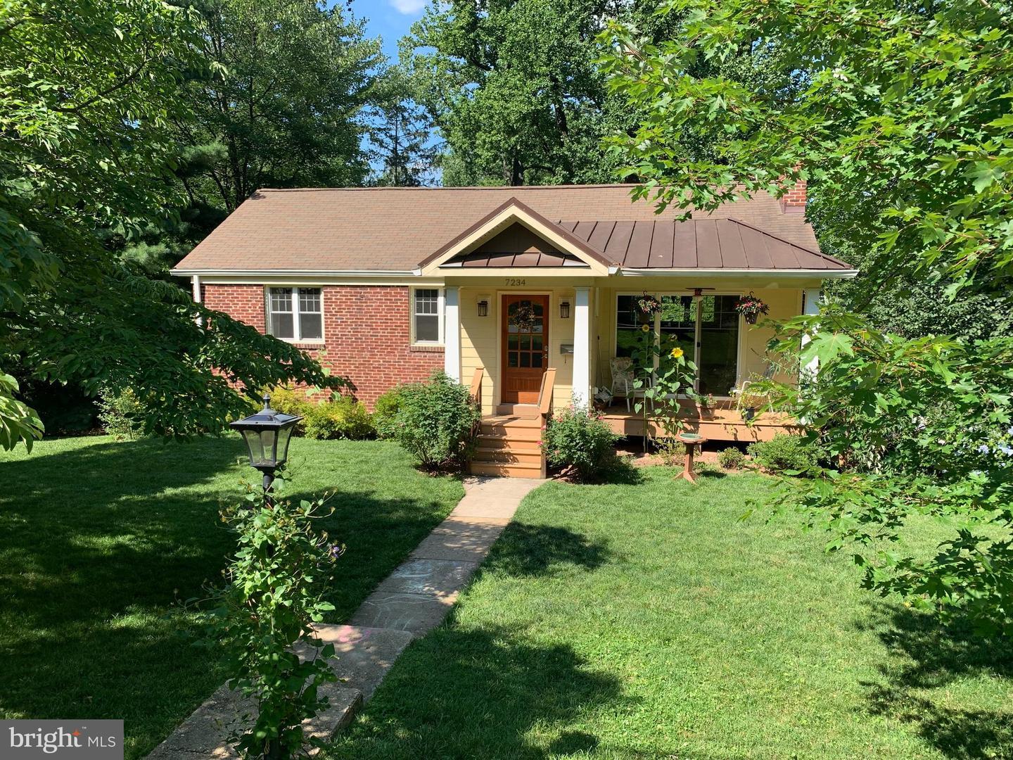 Property Photo: 7234 Woodley Place VA 22046