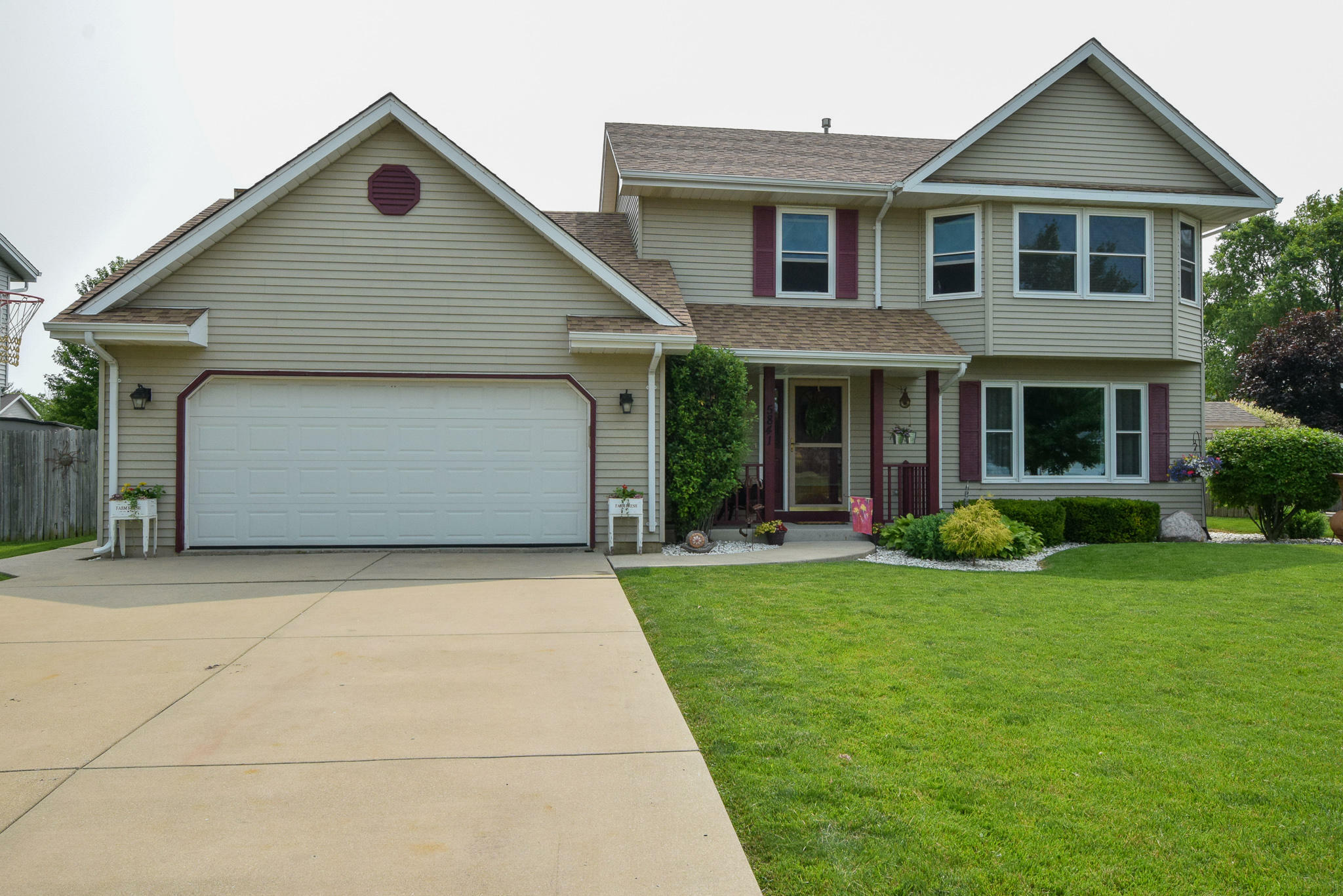 Property Photo:  5841 N Meadows Dr  WI 53402 