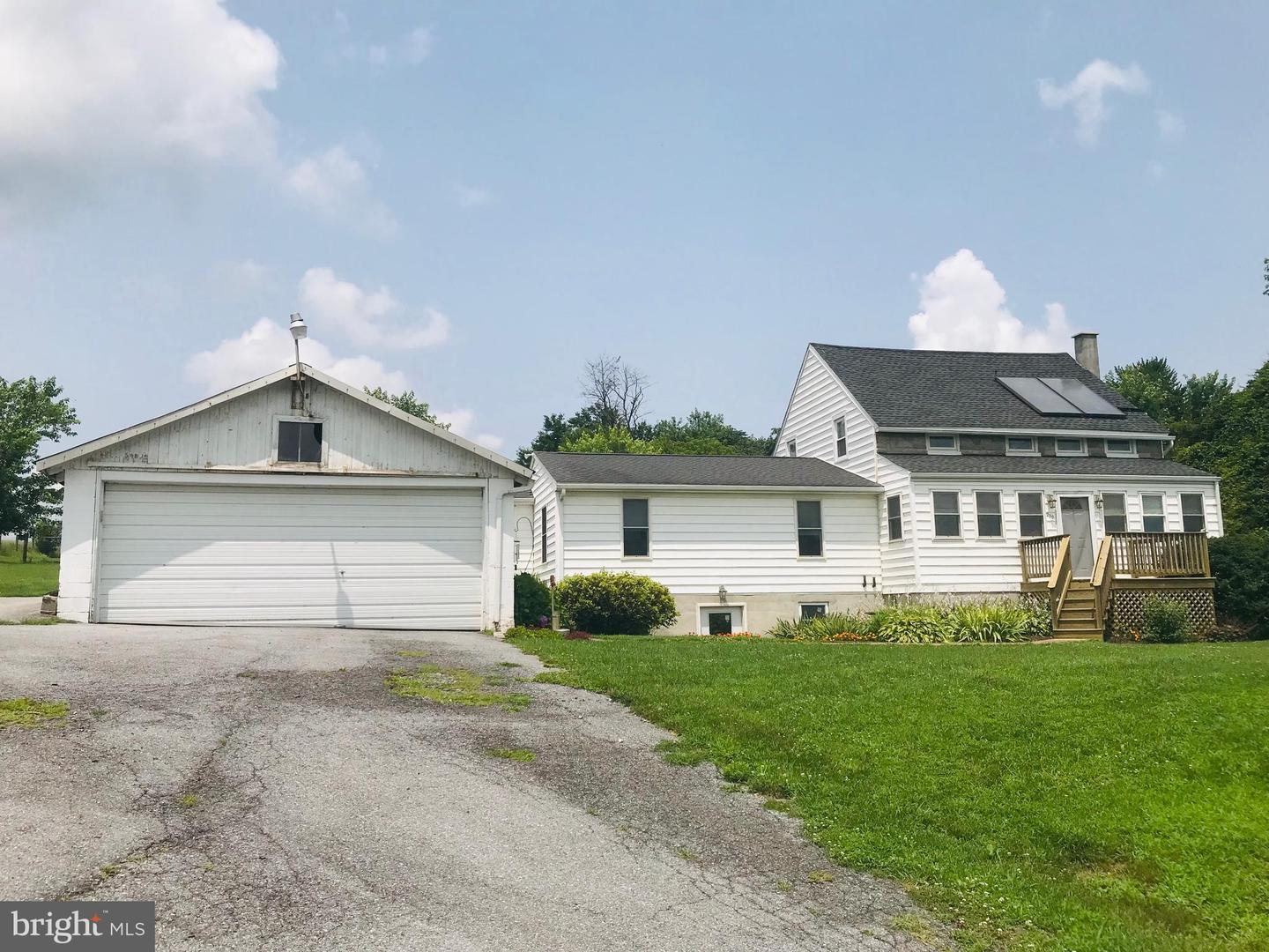 Property Photo: 210 Crest Road PA 17543