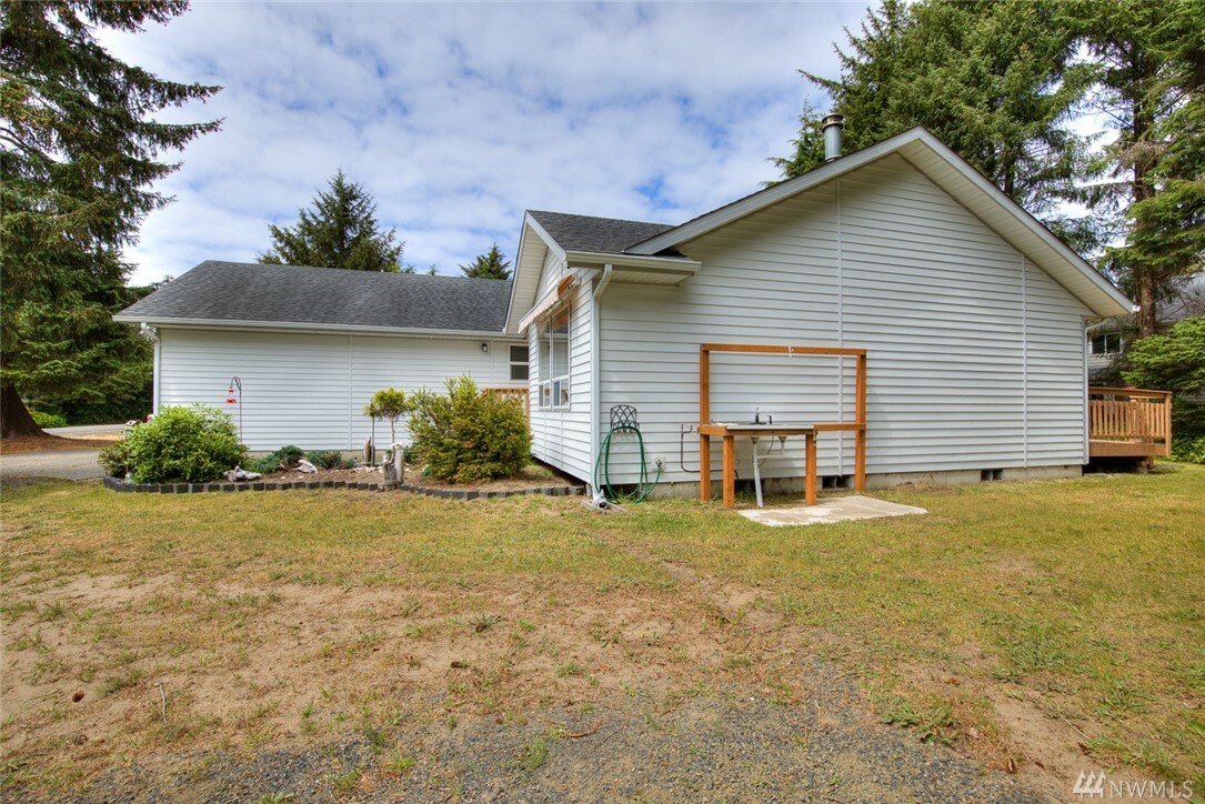 Property Photo:  540 Meadow Ave NE  WA 98569 