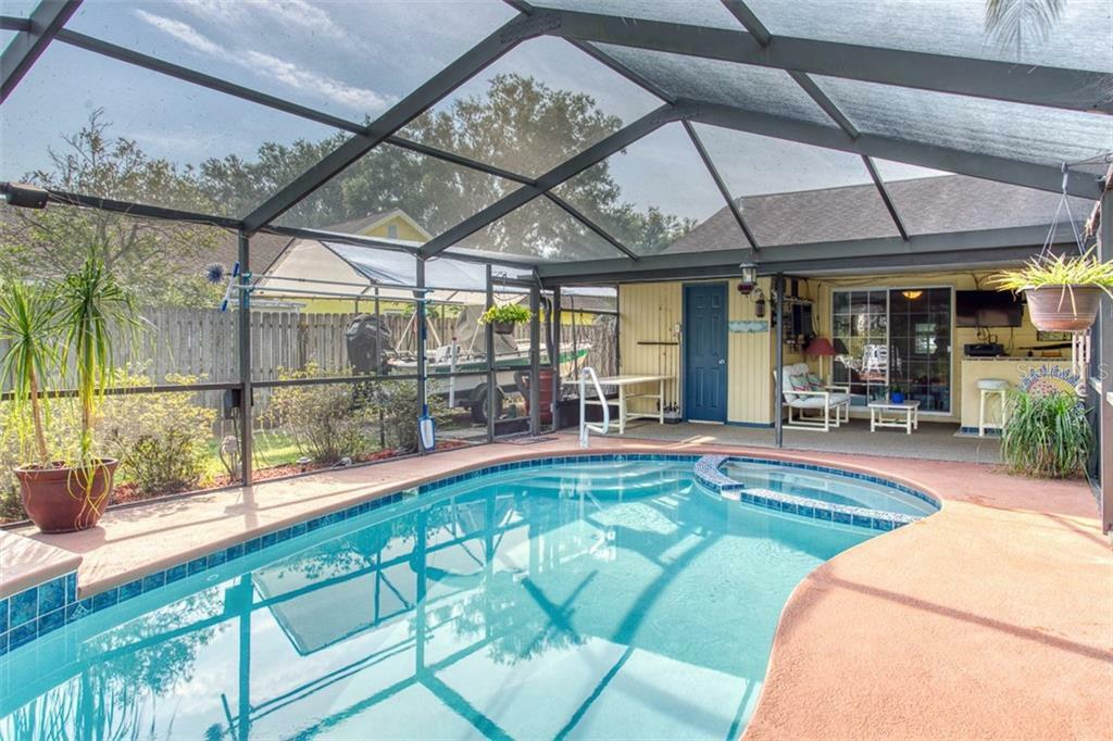 Property Photo:  1012 Elm Grove Lane  FL 33596 