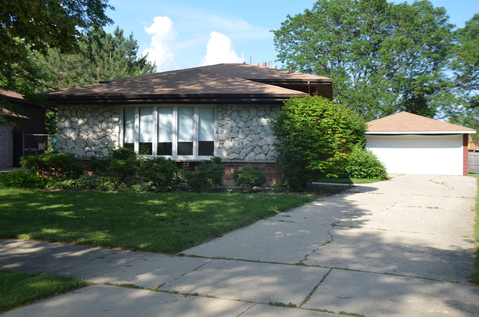 Property Photo:  449 Stratford Road  IL 60016 