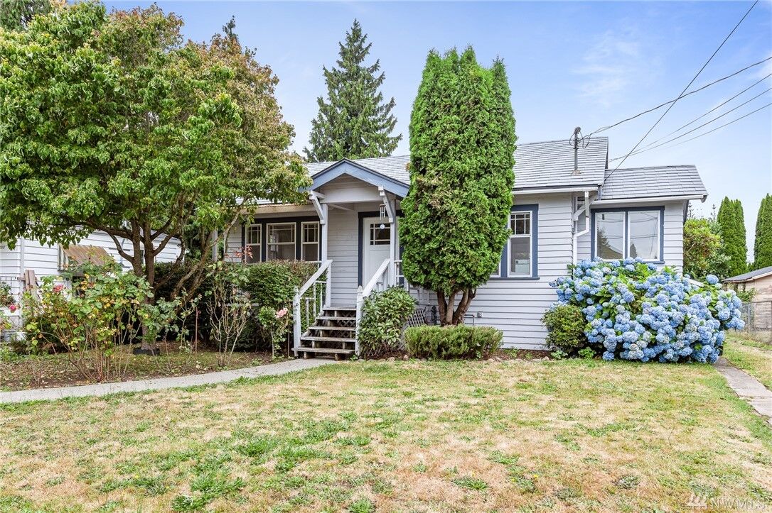 Property Photo:  814 S Rose St  WA 98108 