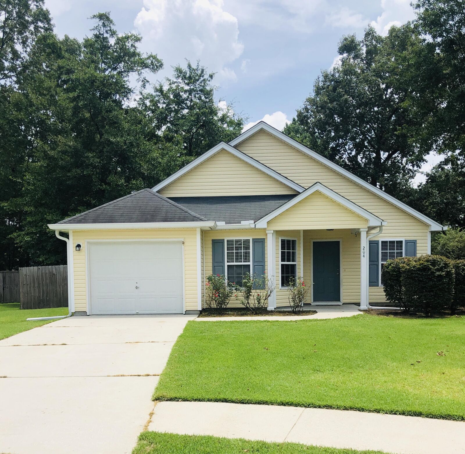 Property Photo:  204 Sherwood Court  SC 29410 