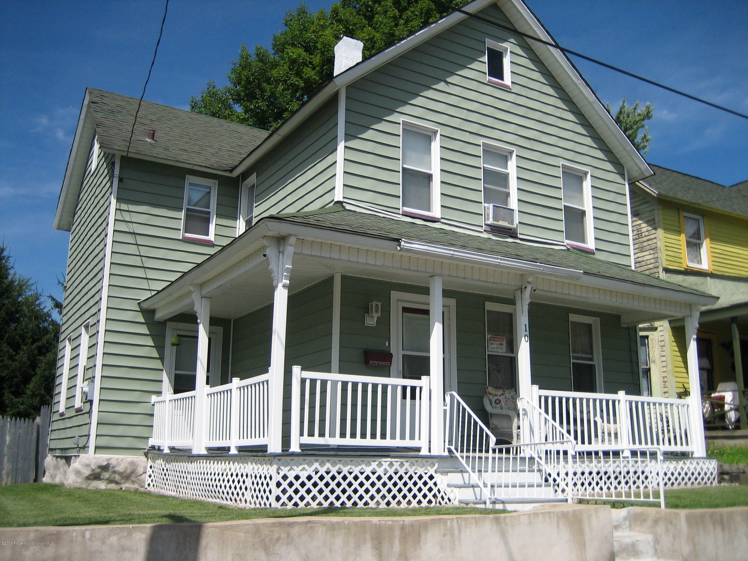 10 Oak Avenue  Carbondale PA 18407 photo