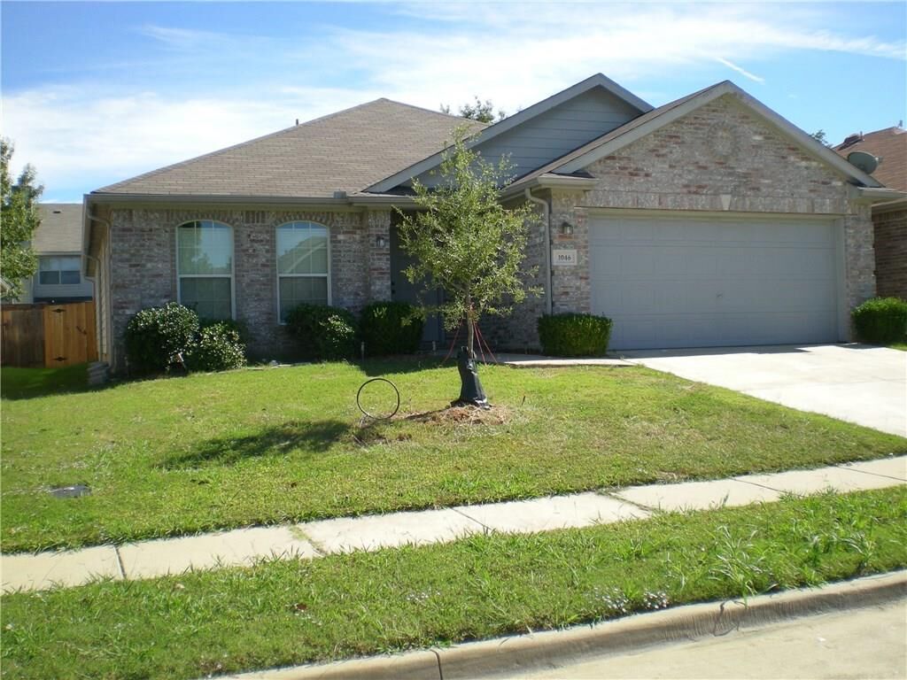 Property Photo: 1046 Warbler TX 76227