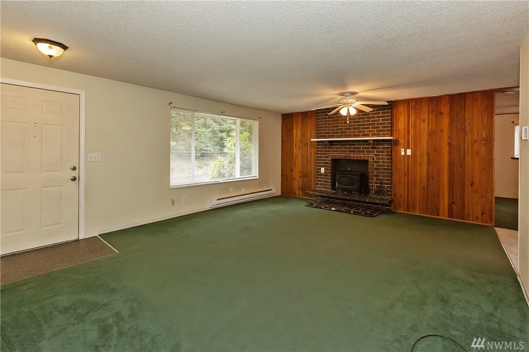 Property Photo: 1032 Peru Ave E WA 98366