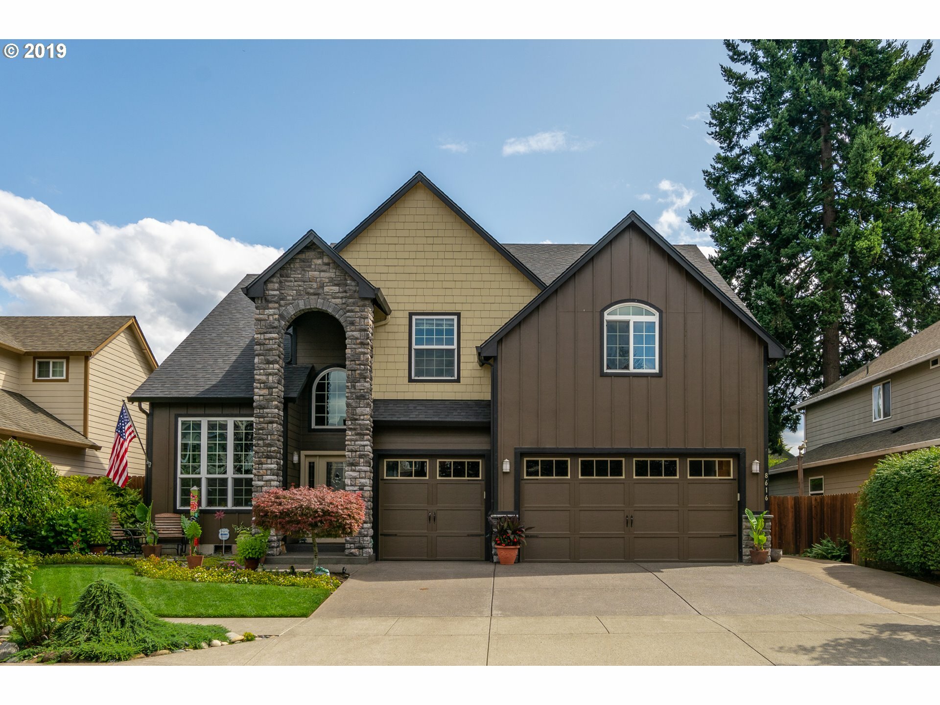 Property Photo:  8616 NE 31st Cir  WA 98662 