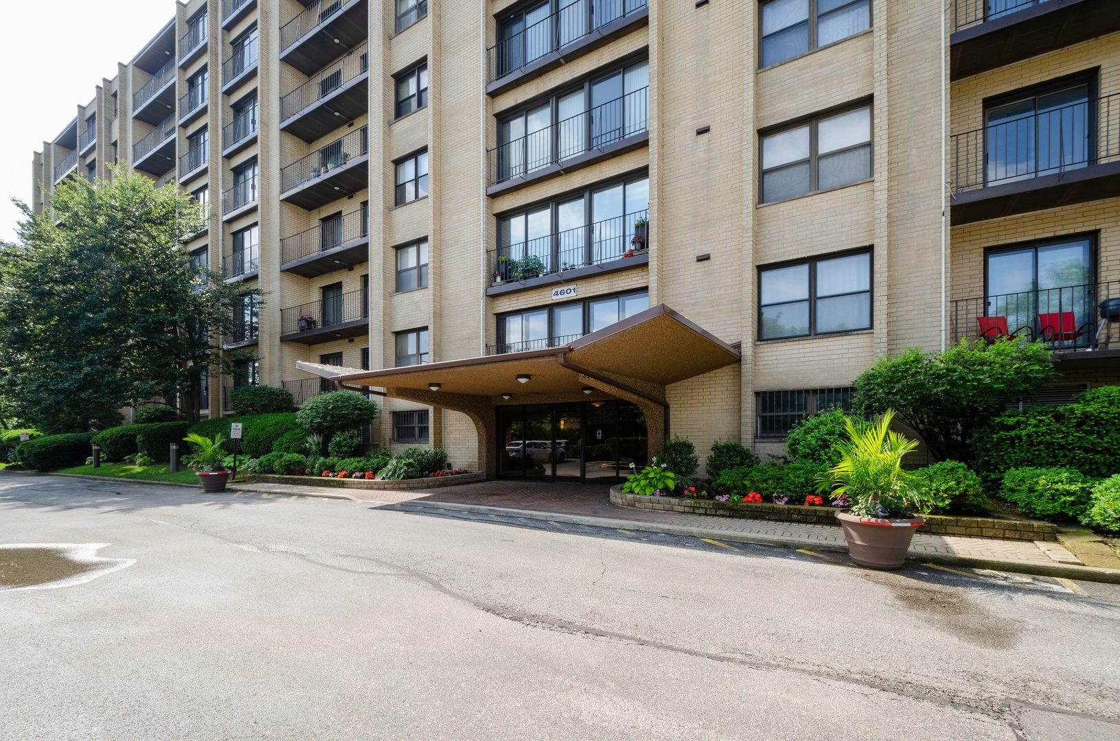 Property Photo:  4601 West Touhy Avenue 807  IL 60712 