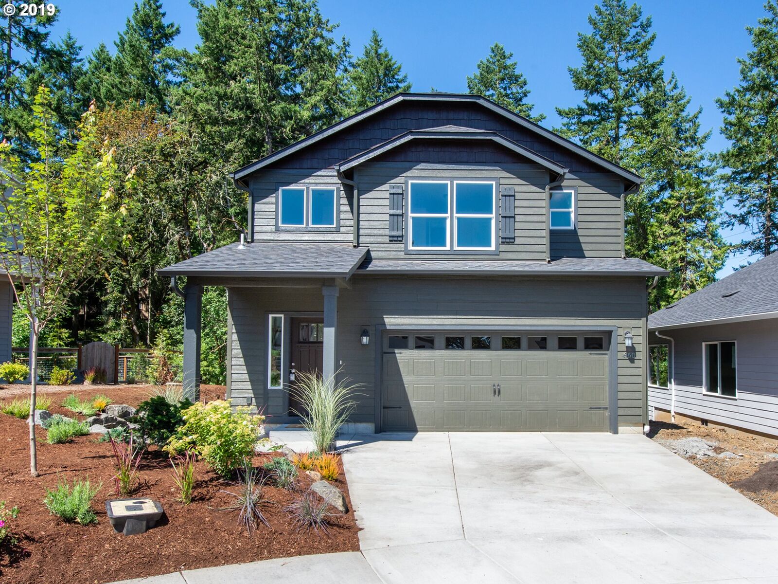 Property Photo: 660 Fox Pine Lane OR 97405