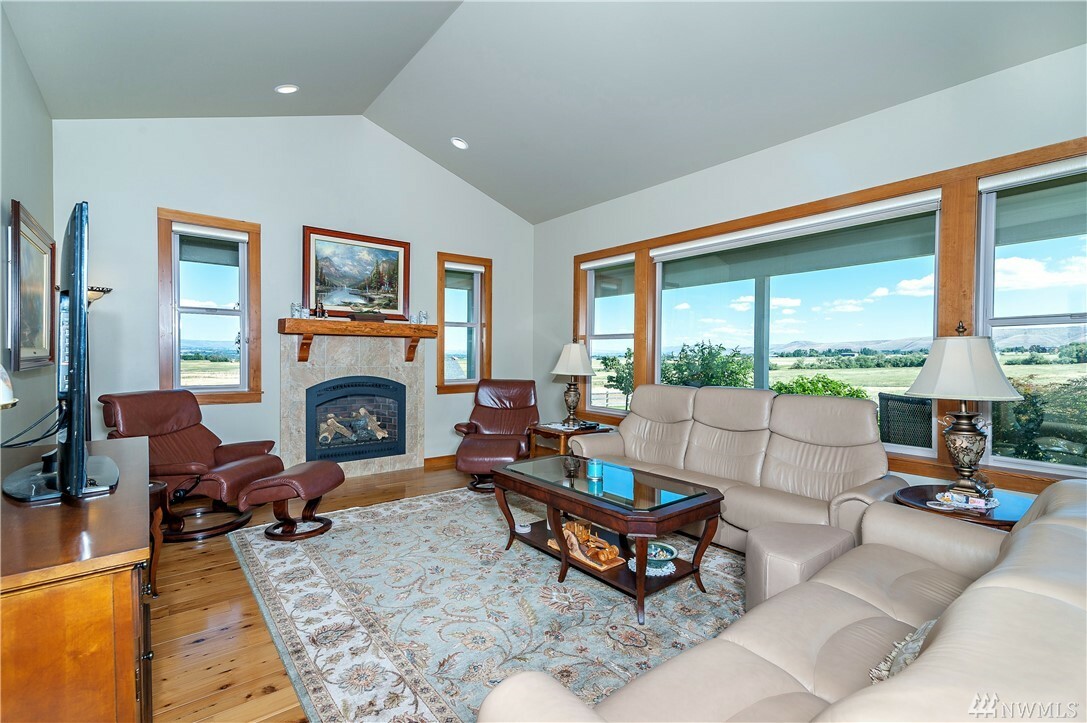 Property Photo:  691 Galaxy Dr  WA 98926 