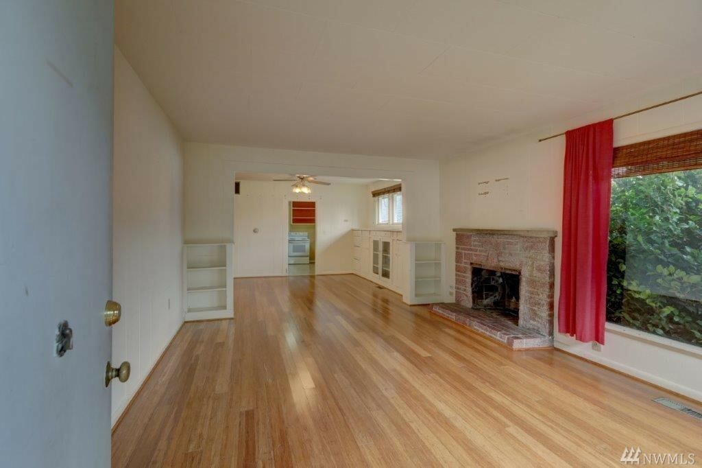 Property Photo:  31630 W Entwistle St  WA 98014 