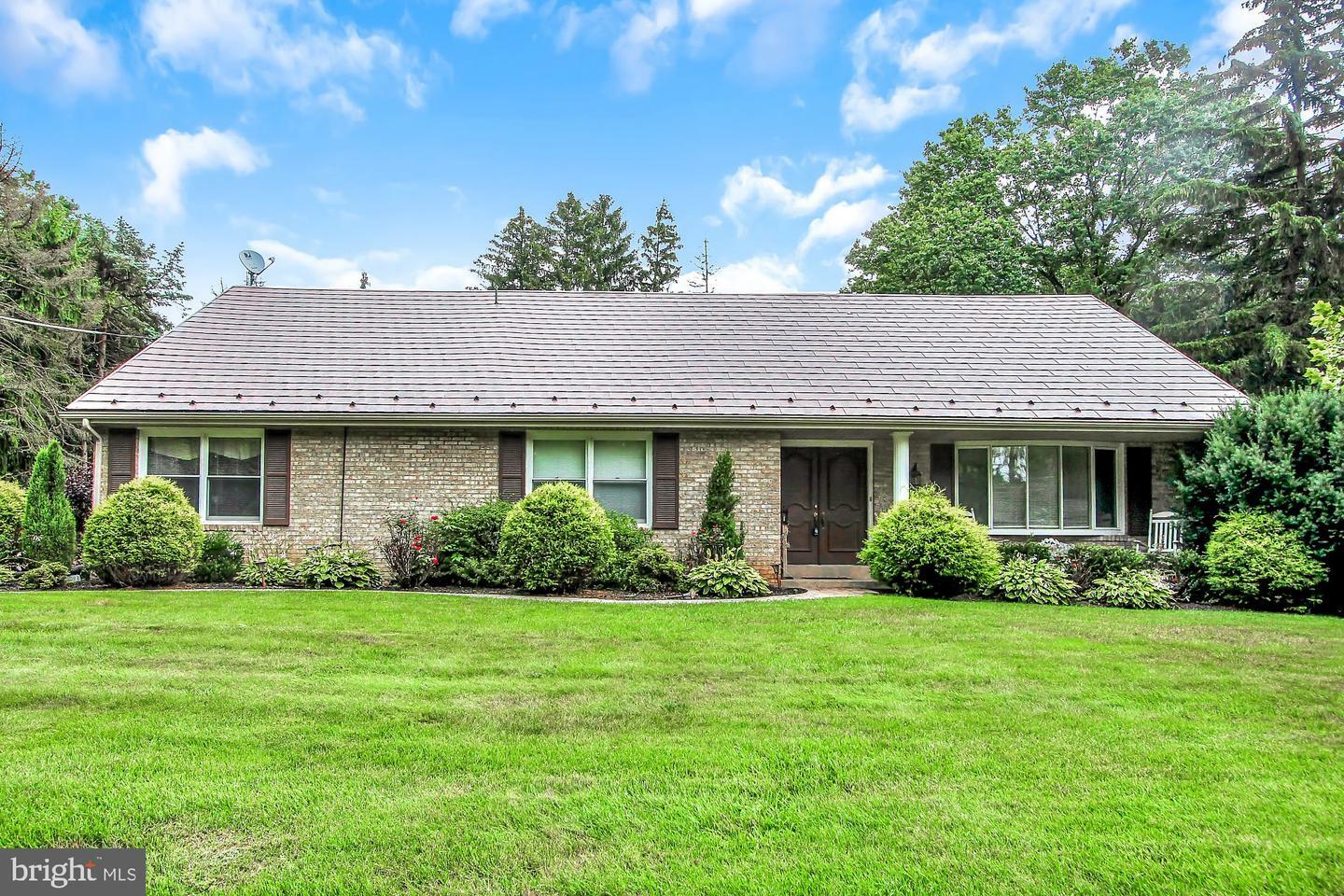 Property Photo:  1605 Colonial Road  PA 17112 