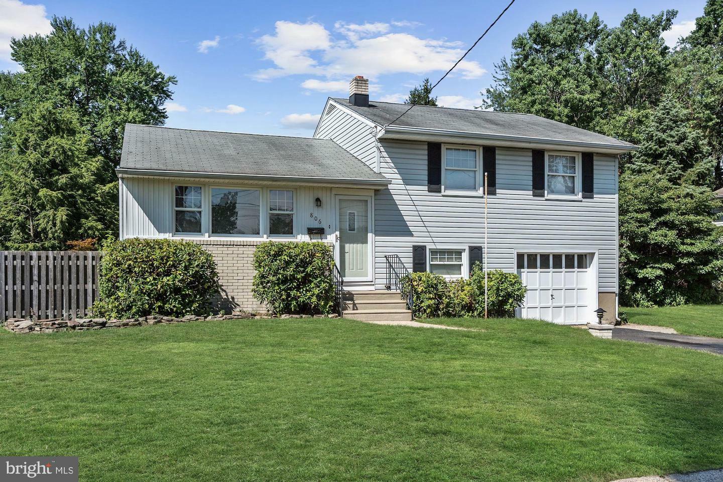 Property Photo:  806 Cleveland Avenue  NJ 08075 