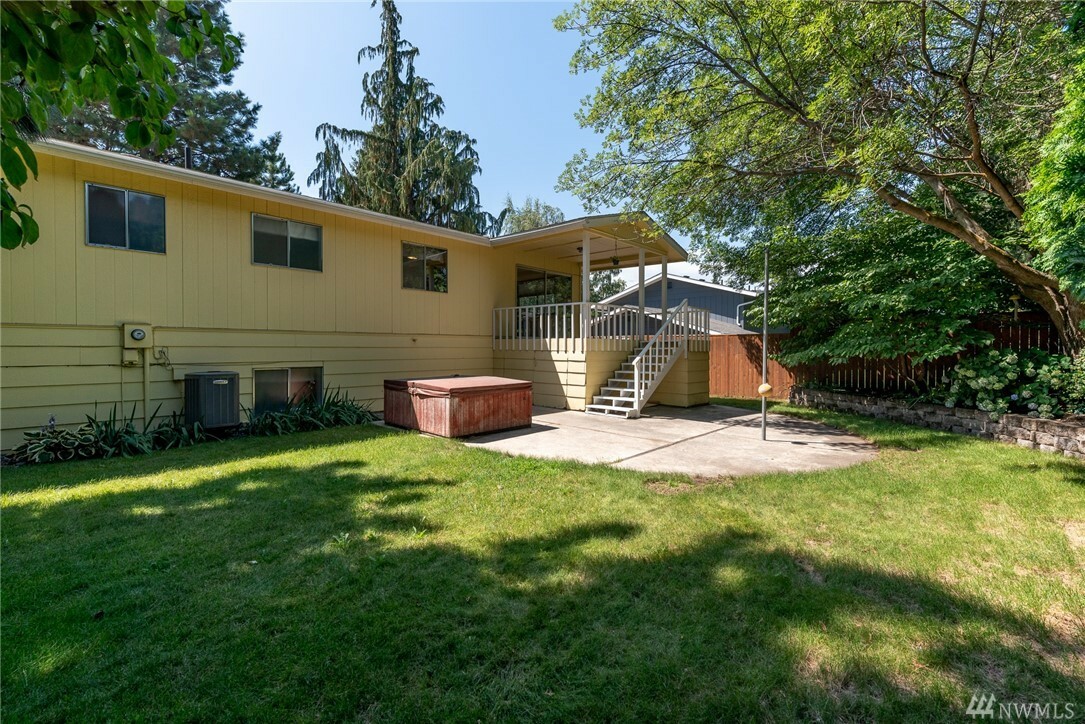 Property Photo:  719 NE 14th  WA 98802 