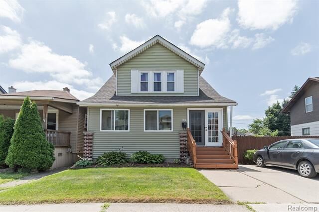 Property Photo: 118 Maple Street MI 48218