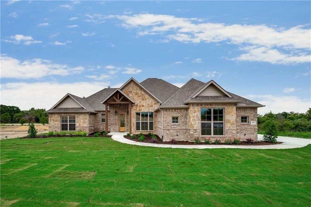 Property Photo:  200 Scenic Wood Drive  TX 76020 