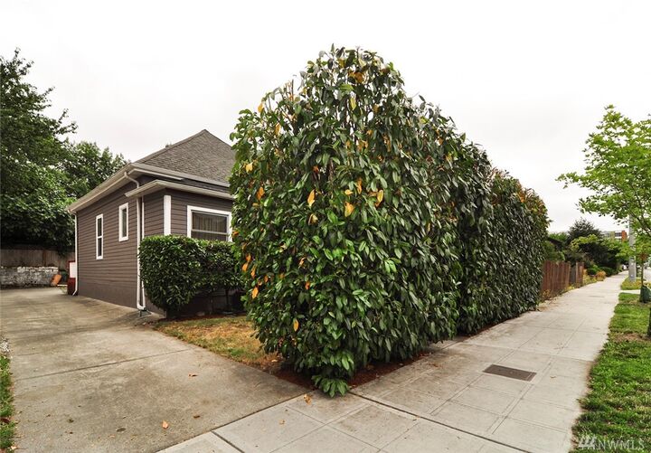 Property Photo:  917 23rd Ave  WA 98122 