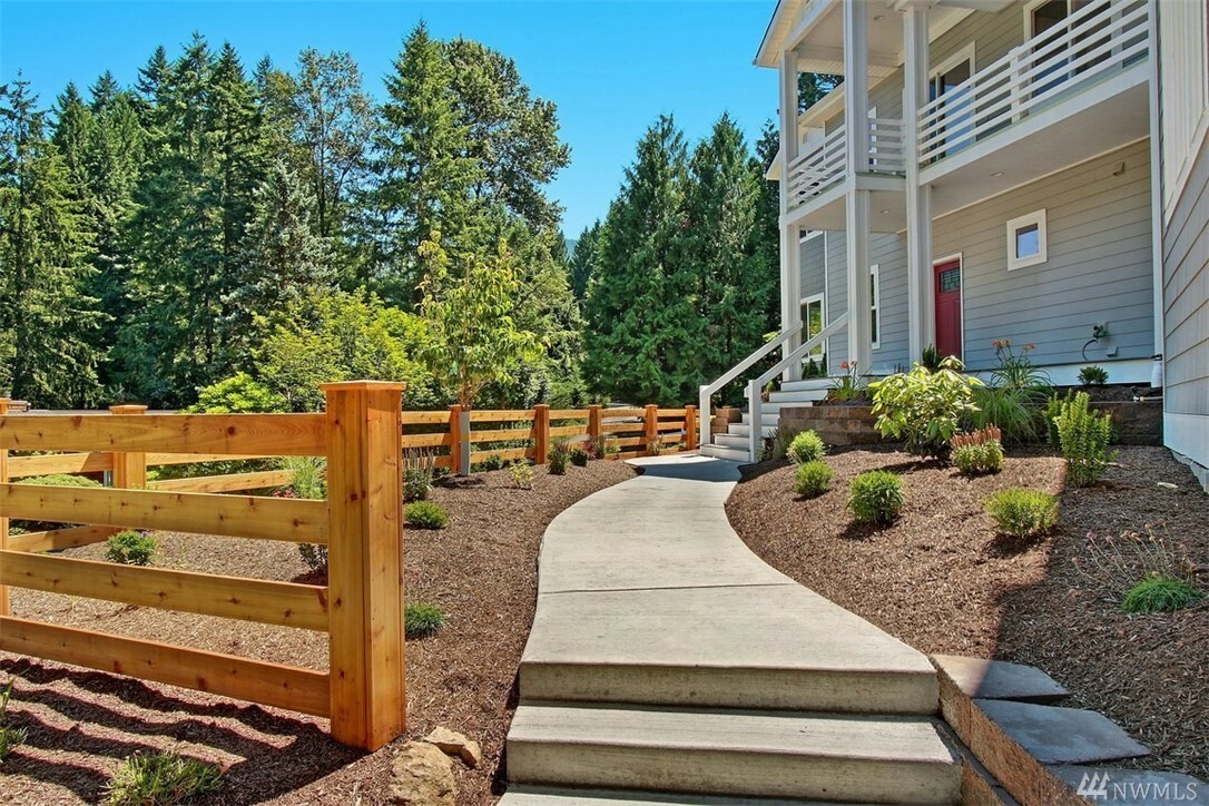 Property Photo:  1491 Sycamore Dr SE  WA 98027 