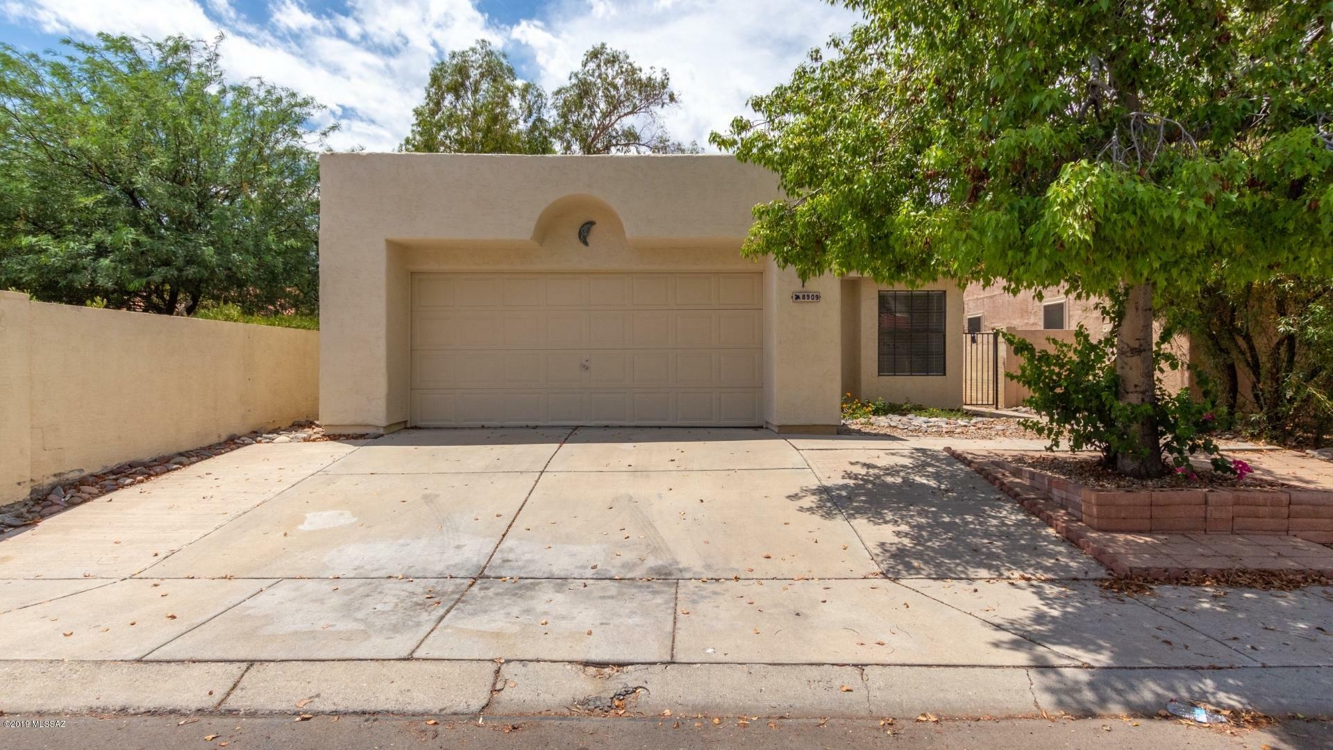 Property Photo:  8909 N Fitzgerald Lane  AZ 85742 