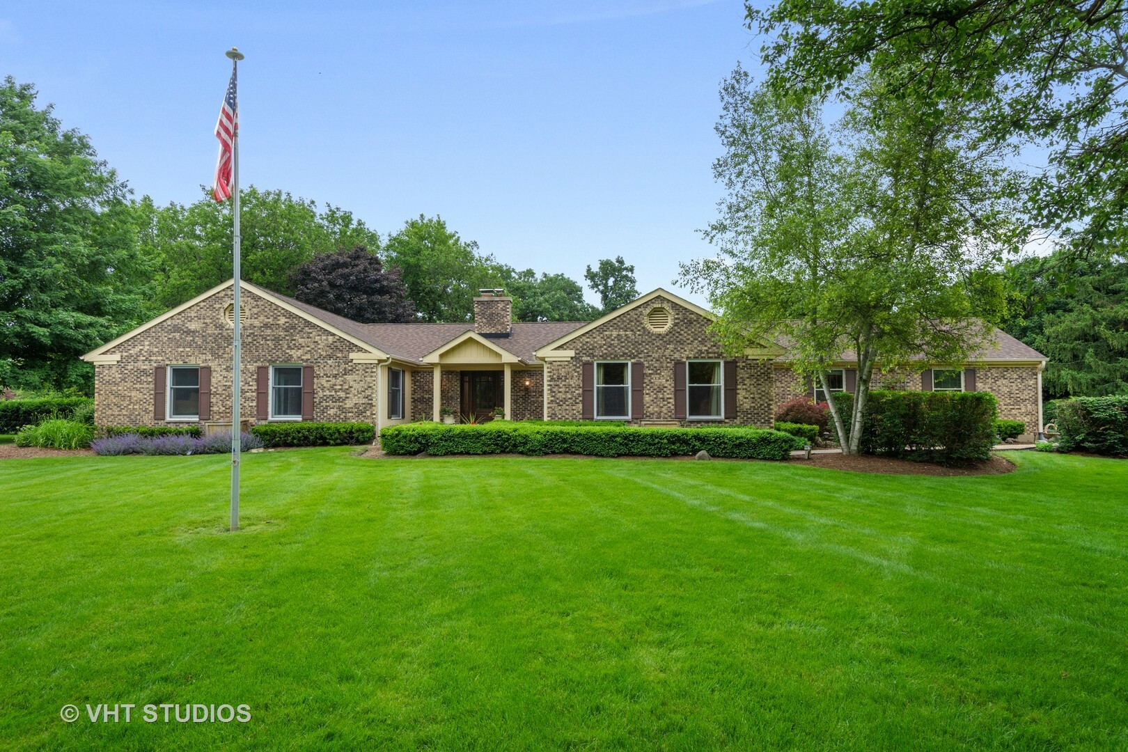 Property Photo:  124 Vance Court  IL 60010 