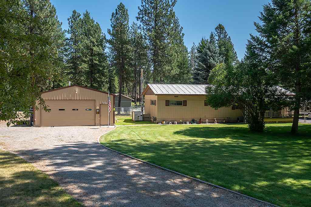 Property Photo:  27724 N Bear Lake Rd  WA 99003 