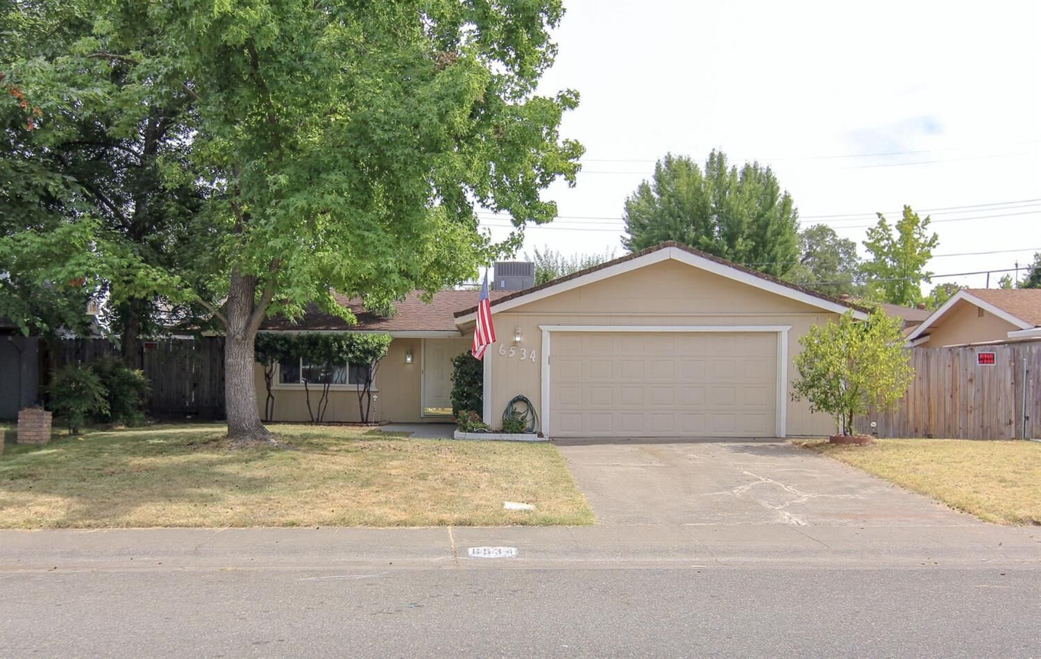 Property Photo: 6534 Meadowcreek Way CA 95621