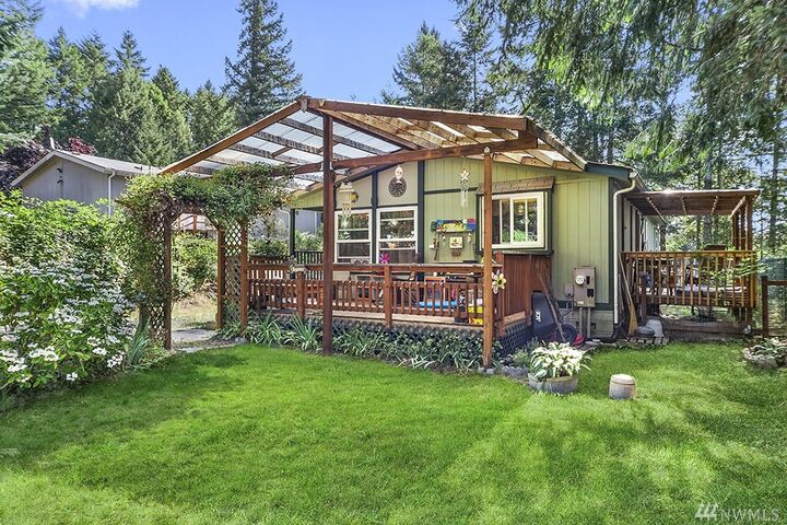 Property Photo:  101 NE Allen Ct  WA 98528 