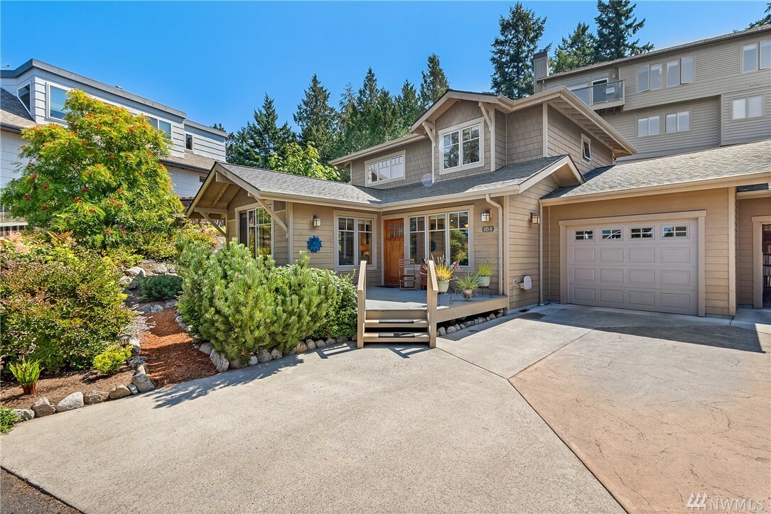 Property Photo:  615 Harrison St D  WA 92850 