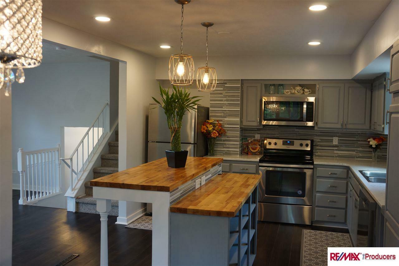 Property Photo: 903 Jewell NE 68005