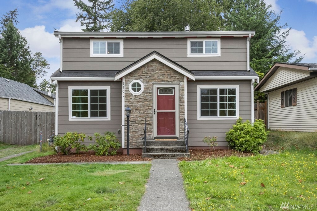 Property Photo:  1108 Tacoma Ave  WA 98366 