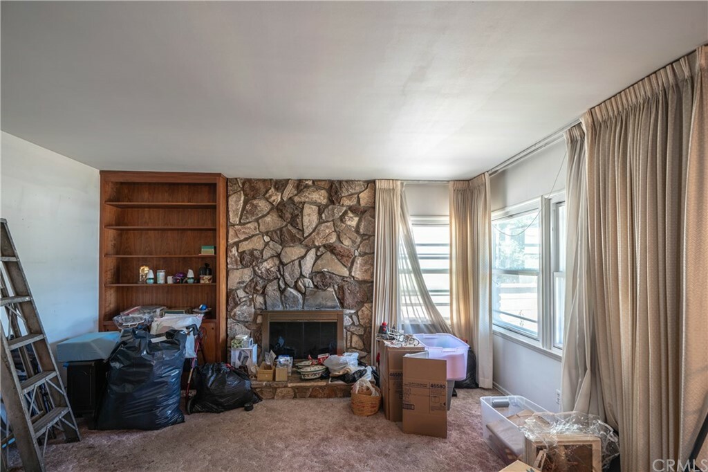 Property Photo:  224 W Acacia Avenue  CA 90245 