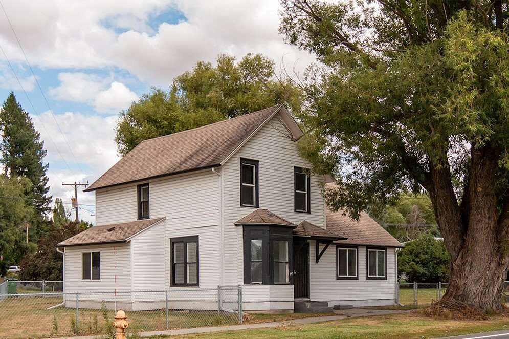 Property Photo:  409 S 1st St  WA 99030 