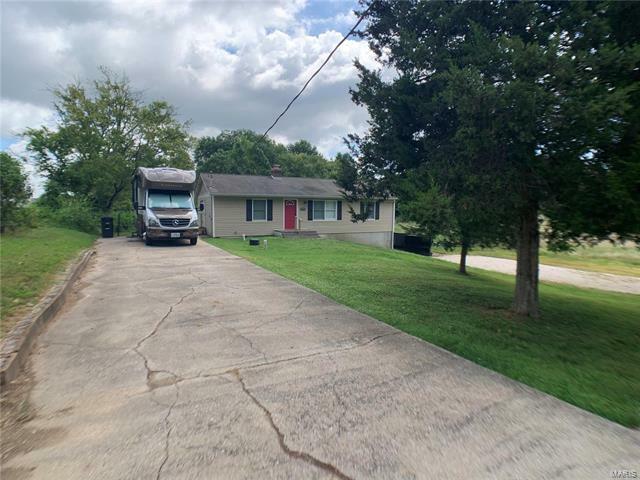 Property Photo: 2067 Dogwood Ln 63070