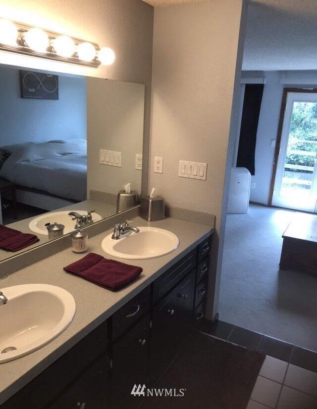 Property Photo: 910 N Frace WA 98406