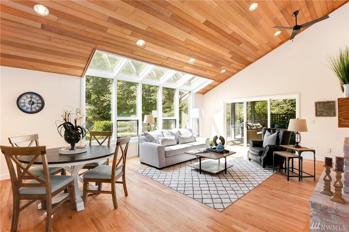 Property Photo: 25828 NE 42nd Place WA 98053