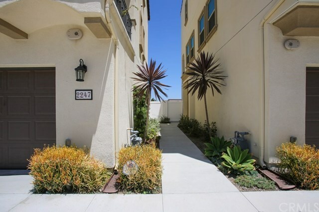 Property Photo:  2247 W Anacasa Way  CA 92804 