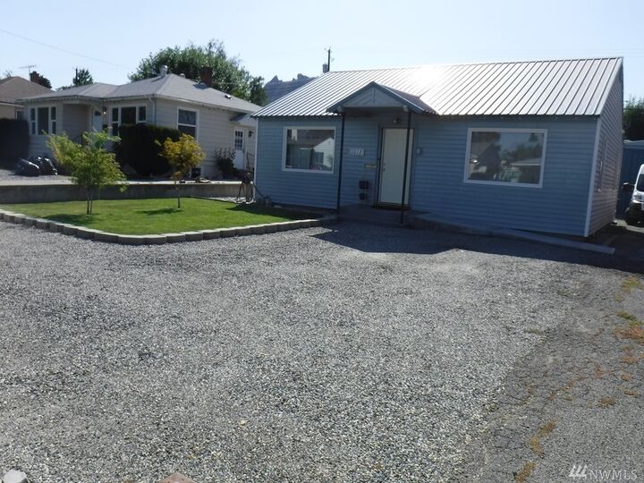 Property Photo:  1012 Kittitas St  WA 98801 