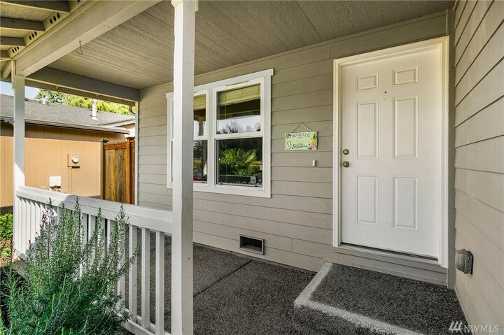 Property Photo:  127 Alder St  WA 98203 