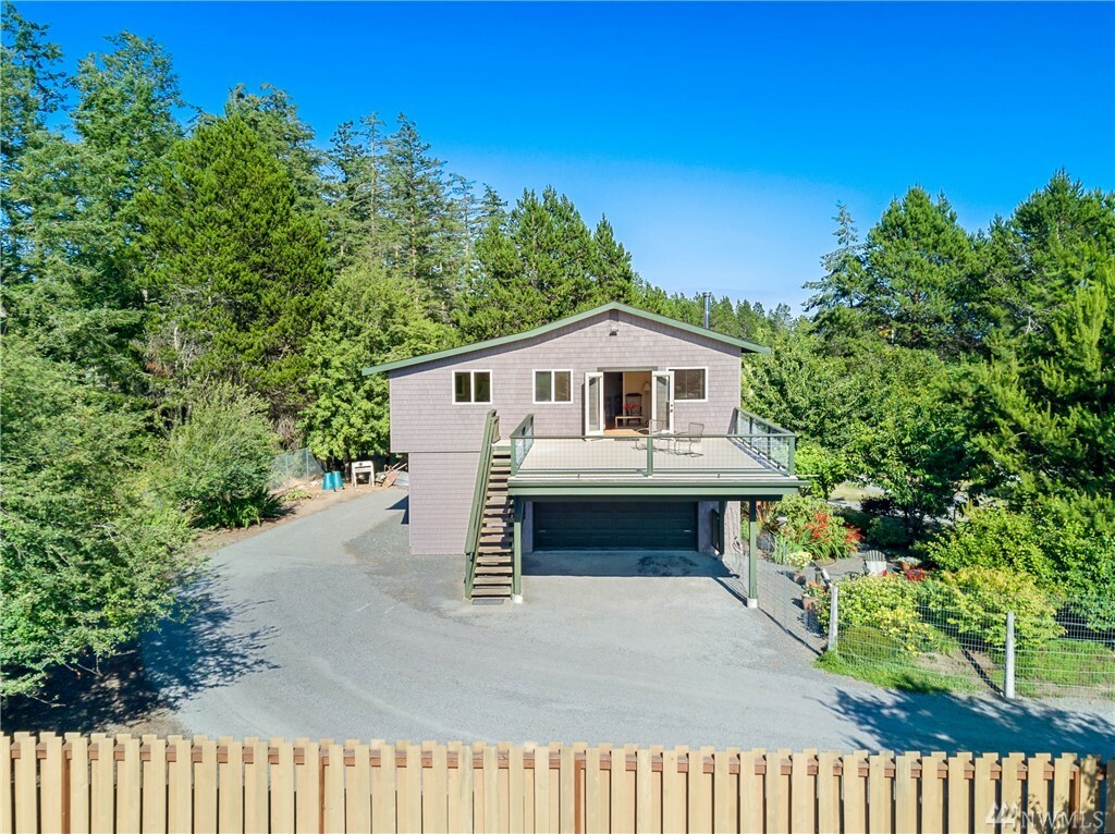 Property Photo:  524 Carter Ave  WA 98250 