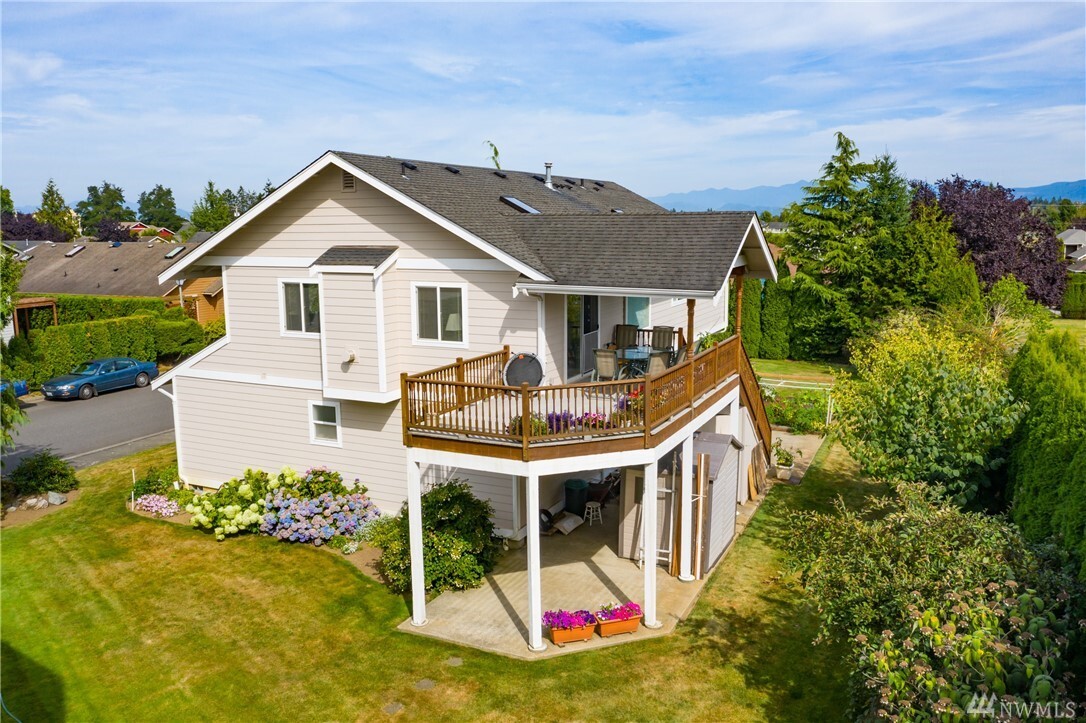 Property Photo: 512 Heather Lane WA 98264
