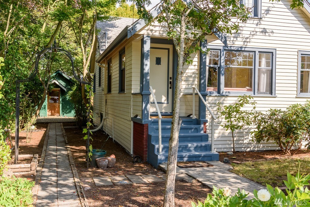 Property Photo:  9040 Evanston Ave N  WA 98103 