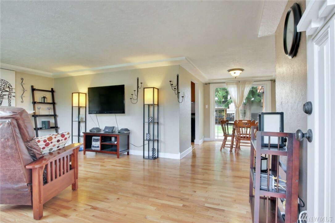 Property Photo:  10316 D St E  WA 98445 