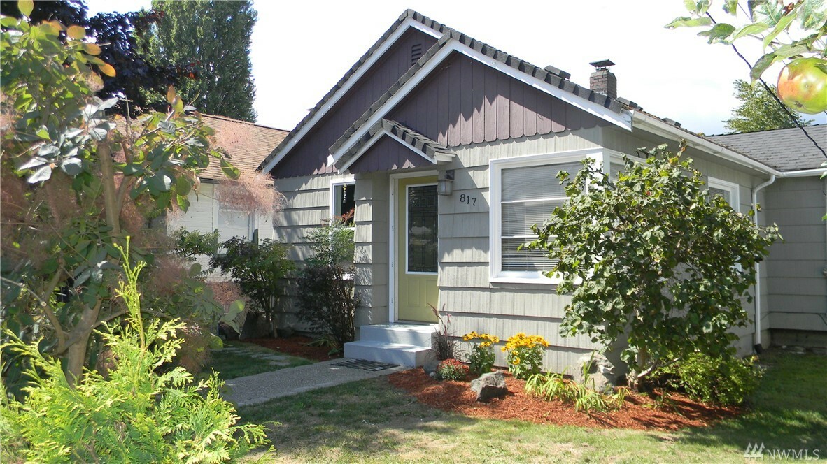 Property Photo:  817 Pennsylvania Ave  WA 98337 