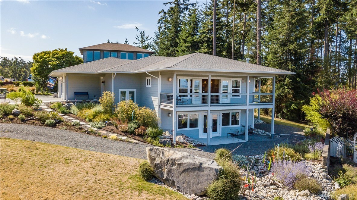 Property Photo:  210 NE Albion St  WA 98239 