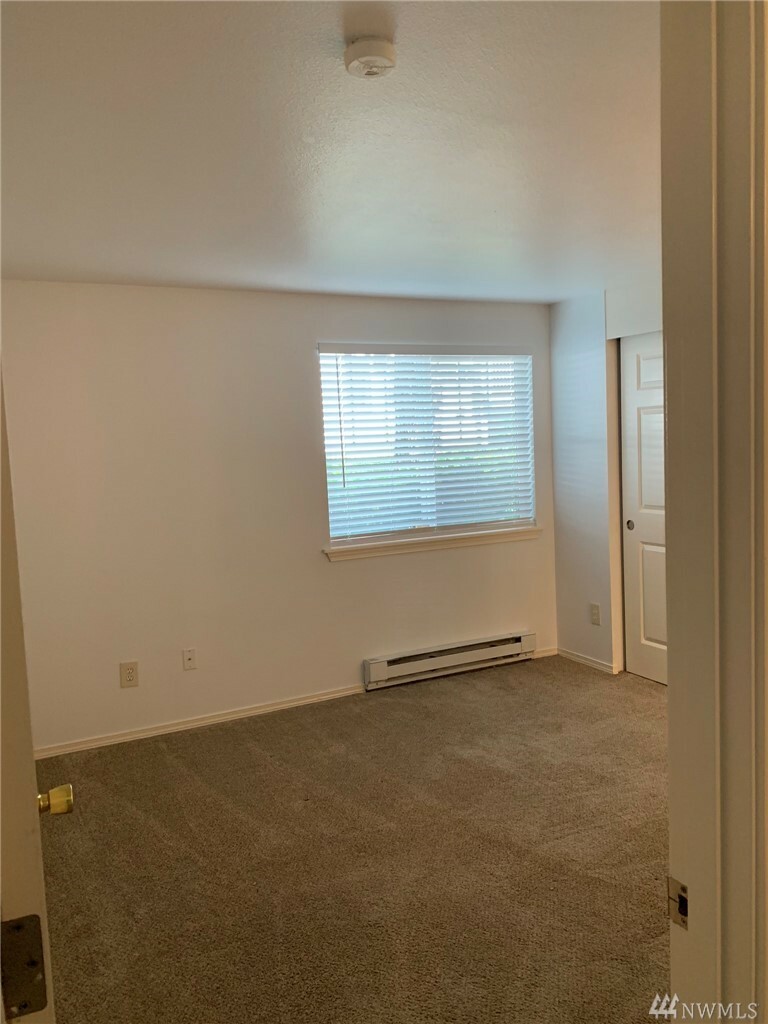 Property Photo: 1150 N 198th St E-105 WA 98133