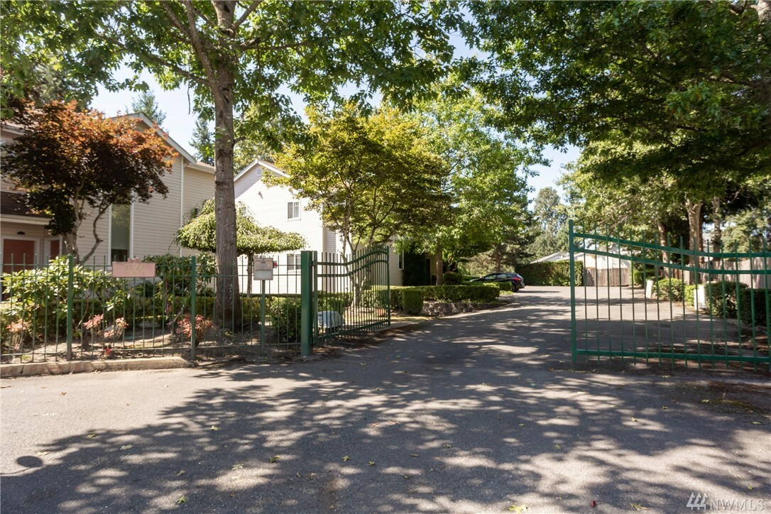 Property Photo: 1008 37th St SE B WA 98002
